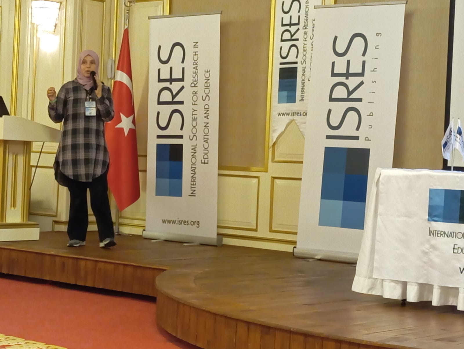 الدكتورة تغريد الجزازي تشارك في مؤتمر دولي بتركيا