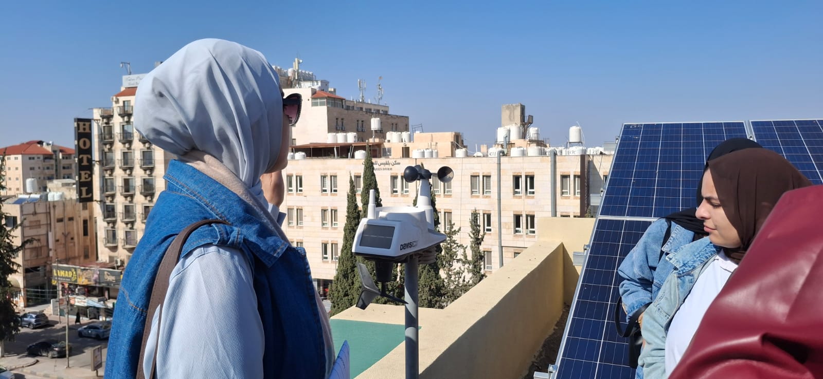 زيارة مدرسة زحر التعليمية الى قسم الفيزياء