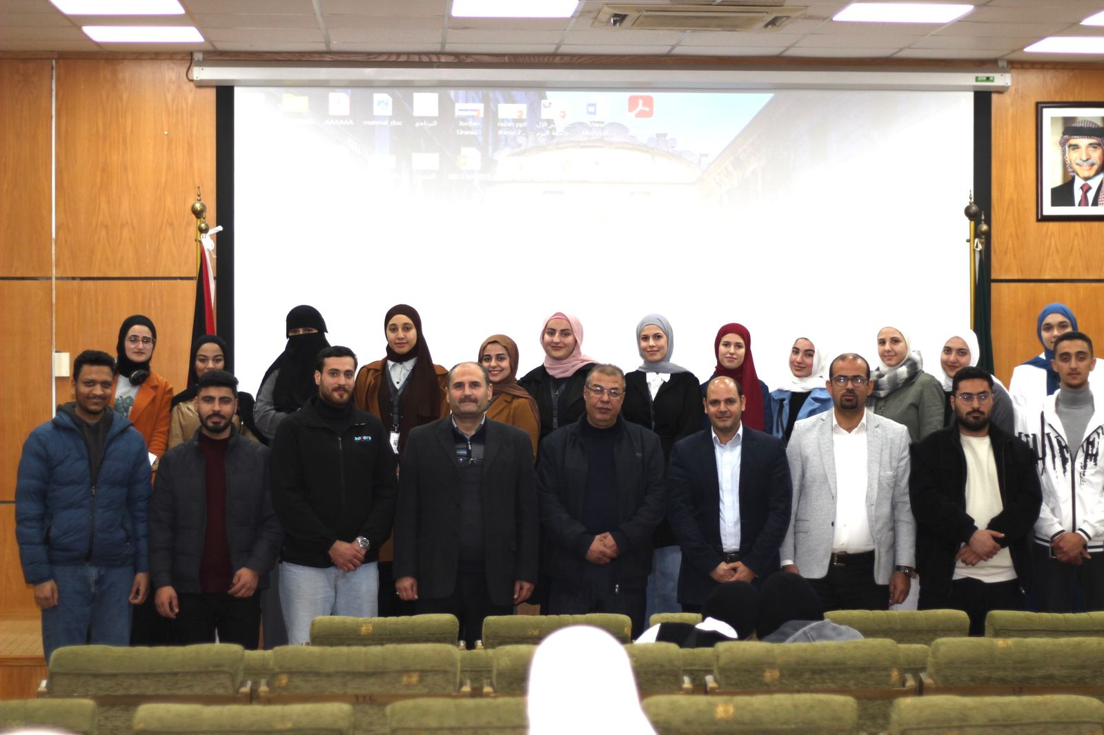 ورشة علمية متخصصة حول دور الدراسات الإحصائية واستطلاعات الرأي في صنع القرارات الوطنية الاستراتيجية