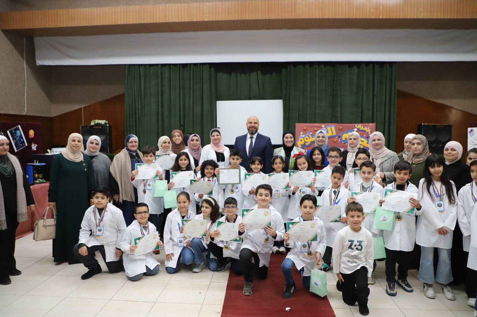 كلية العلوم تستعرض إبداع طلبة النموذجية في فعالية تعليمية مميزة