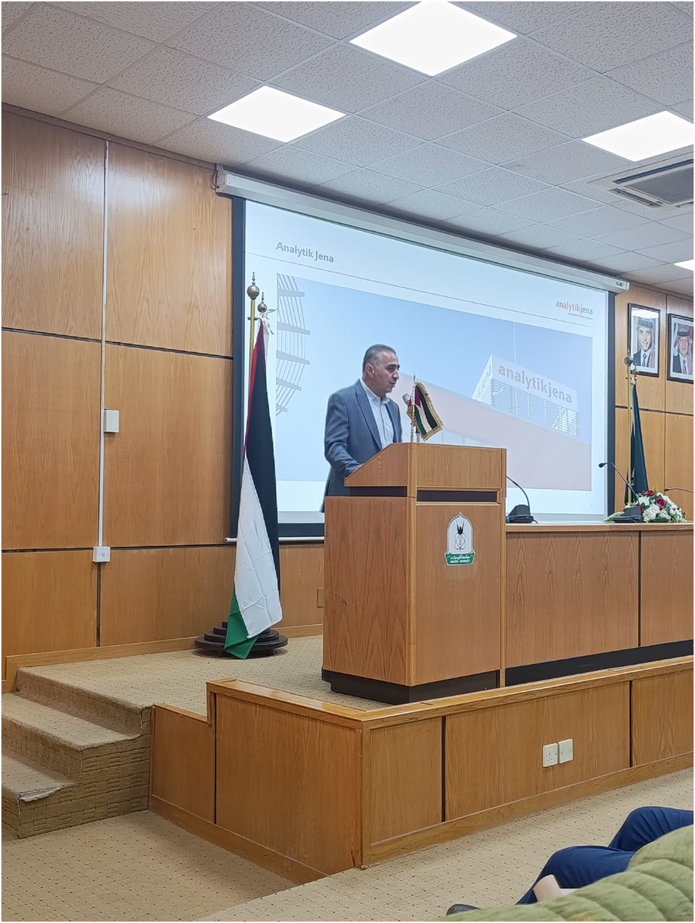 كلية العلوم في جامعة اليرموك تنظم محاضرة تعريفية حول التقنيات والأجهزة التحليلية الحديثة